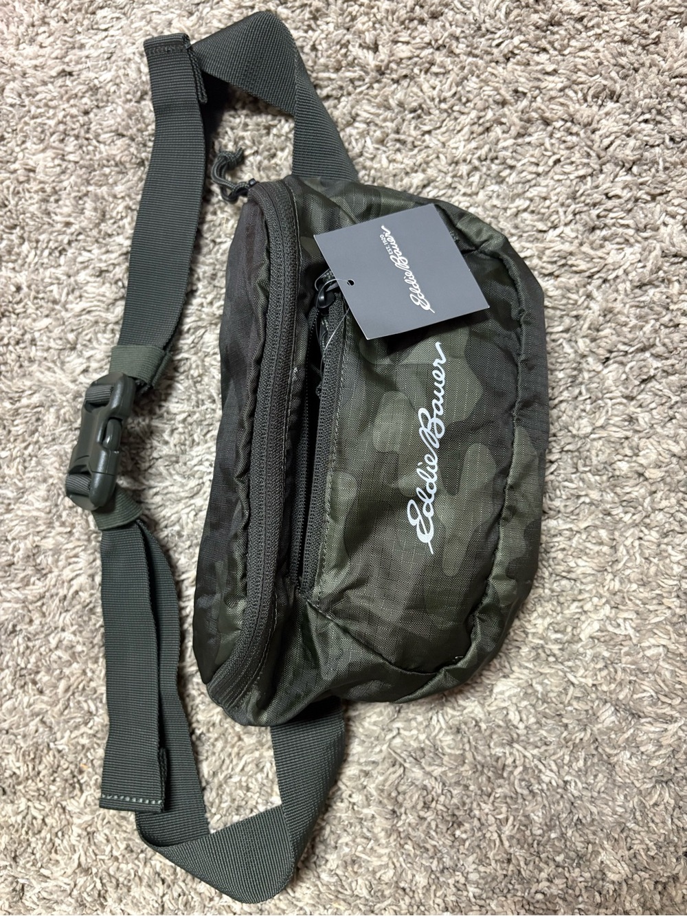 Eddie Bauer Olive Camo Waist Pack NWT zipper pockets, adjustable